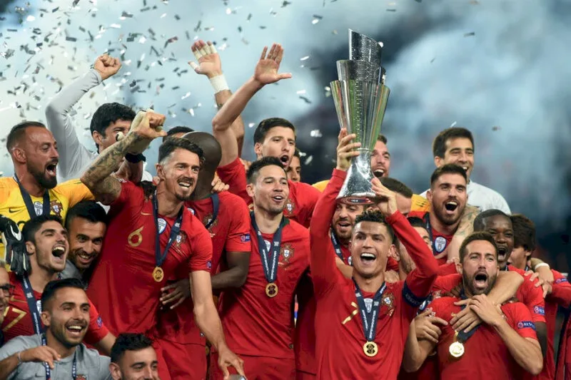Euro có bao nhiêu đội